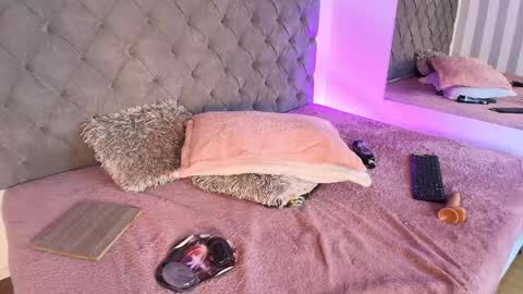Snapshot of rebeca_cortez1 chatting on 4, 1, 2025 I invite you to my birthday on November 3th online show from 4, 1, 2025