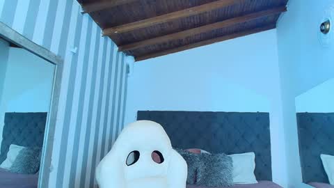 Snapshot of rebeca_cortez1 chatting on 7, 1, 2025 I invite you to my birthday on November 3th online show from 7, 1, 2025