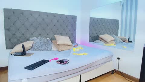 Snapshot of rebeca_cortez1 chatting on 16, 1, 2025 I invite you to my birthday on November 3th online show from 16, 1, 2025