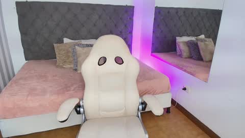 Snapshot of rebeca_cortez1 chatting on 17, 1, 2025 I invite you to my birthday on November 3th online show from 17, 1, 2025