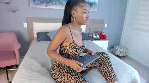 Snapshot of rebeca_cortez1 chatting on 18, 9, 2025 I invite you to my birthday on November 3th online show from 18, 9, 2025