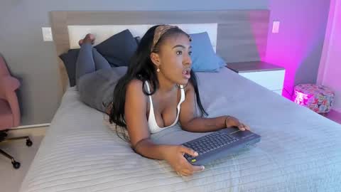 Snapshot of rebeca_cortez1 chatting on 29, 9, 2025 I invite you to my birthday on November 3th online show from 29, 9, 2025