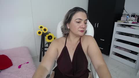 Snapshot of rebeca_milf chatting on 5, 12, 2024 REBECA online show from 5, 12, 2024