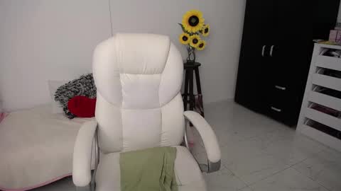 Snapshot of rebeca_milf chatting on 10, 1, 2025 REBECA online show from 10, 1, 2025