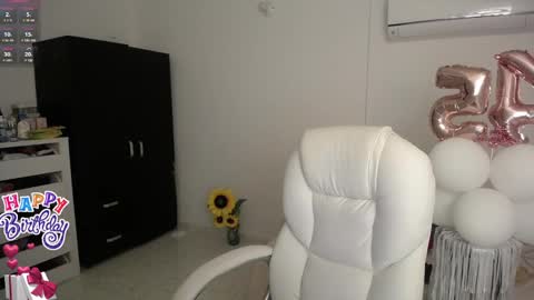 Snapshot of rebeca_milf chatting on 12, 1, 2025 REBECA online show from 12, 1, 2025