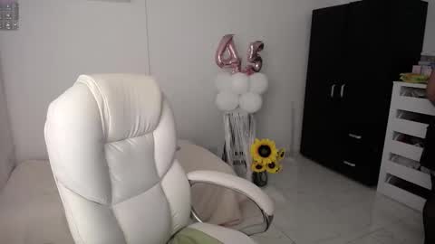 Snapshot of rebeca_milf chatting on 24, 1, 2025 REBECA online show from 24, 1, 2025