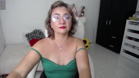 Snapshot of rebeca_milf chatting on 25, 1, 2025 REBECA online show from 25, 1, 2025