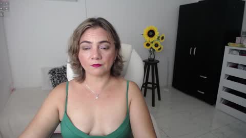 Snapshot of rebeca_milf chatting on 5, 2, 2025 REBECA online show from 5, 2, 2025