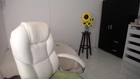 Snapshot of rebeca_milf chatting on 6, 2, 2025 REBECA online show from 6, 2, 2025