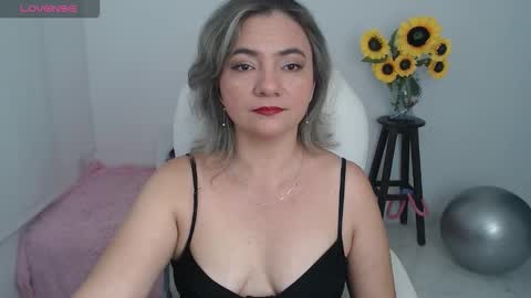 Snapshot of rebeca_milf chatting on 6, 10, 2025 REBECA online show from 6, 10, 2025