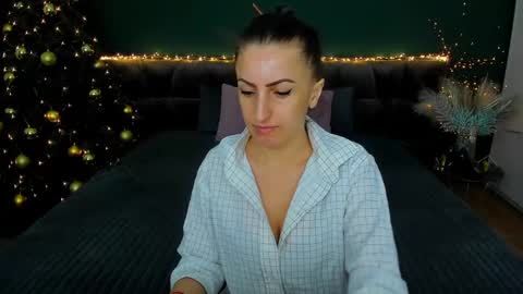 Snapshot of rebecca_diamonds chatting on 2, 1, 2025 rebecca_diamonds online show from 2, 1, 2025