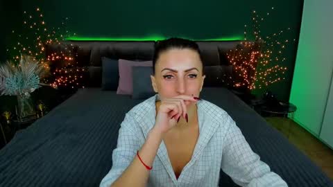 Snapshot of rebecca_diamonds chatting on 2, 2, 2025 rebecca_diamonds online show from 2, 2, 2025