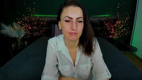 Snapshot of rebecca_diamonds chatting on 3, 2, 2025 rebecca_diamonds online show from 3, 2, 2025