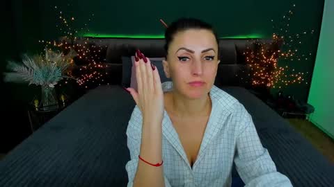 Snapshot of rebecca_diamonds chatting on 6, 2, 2025 rebecca_diamonds online show from 6, 2, 2025