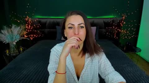 Snapshot of rebecca_diamonds chatting on 25, 2, 2025 rebecca_diamonds online show from 25, 2, 2025
