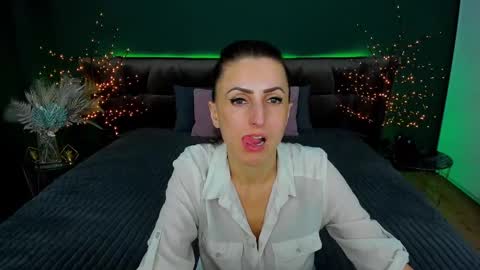 Snapshot of rebecca_diamonds chatting on 26, 2, 2025 rebecca_diamonds online show from 26, 2, 2025