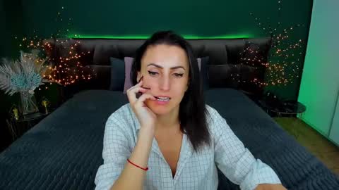 Snapshot of rebecca_diamonds chatting on 2, 3, 2025 rebecca_diamonds online show from 2, 3, 2025