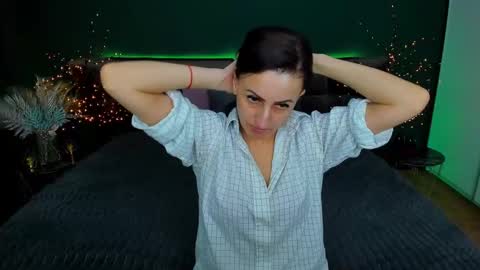 Snapshot of rebecca_diamonds chatting on 5, 3, 2025 rebecca_diamonds online show from 5, 3, 2025