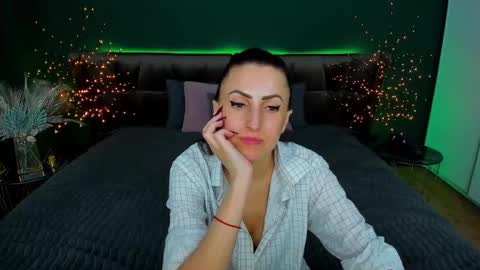 Snapshot of rebecca_diamonds chatting on 10, 3, 2025 rebecca_diamonds online show from 10, 3, 2025