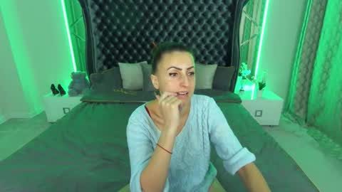 rebecca_diamonds online show from 9, 11, 2025