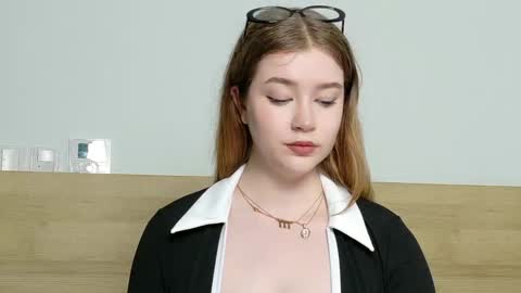 Snapshot of rebecca_lace chatting on 18, 9, 2025 rebecca_lace online show from 18, 9, 2025