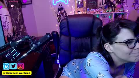 Snapshot of rebeccalovexxx chatting on 3, 2, 2025 Rebecca Love online show from 3, 2, 2025