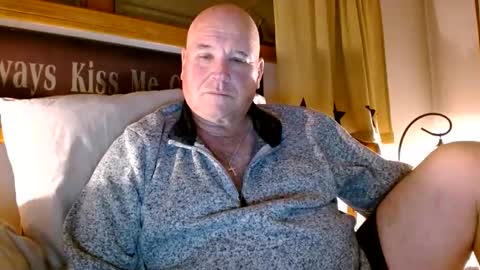 Snapshot of recman15 chatting on 14, 11, 2025 Mtn. Man online show from 14, 11, 2025