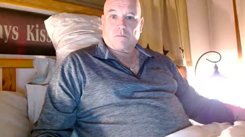 Snapshot of recman15 chatting on 23, 11, 2025 Mtn. Man online show from 23, 11, 2025