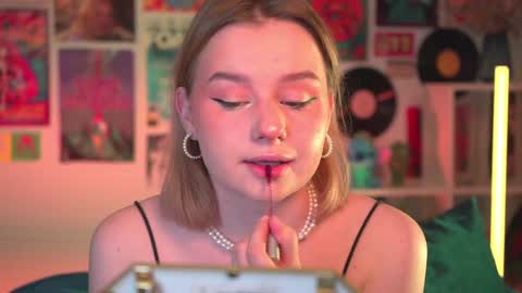 QUEEN OF EVIL online show from 27, 12, 2024