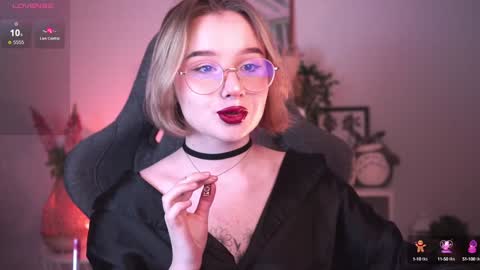 QUEEN OF EVIL online show from 17, 1, 2025