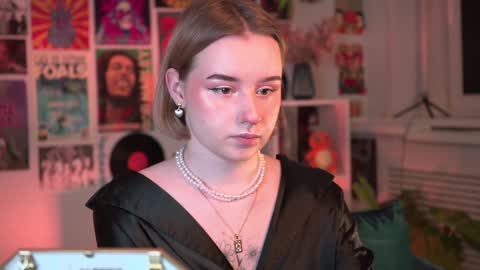 QUEEN OF EVIL online show from 19, 1, 2025