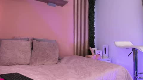 Stefany    online show from 24, 2, 2025