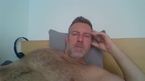 Snapshot of redandbluecloud chatting on 17, 9, 2025 Red online show from 17, 9, 2025