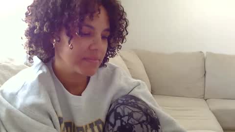 Redbonescarlet online show from 29, 9, 2025
