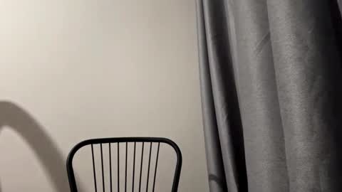 Snapshot of redbullvibe chatting on 18, 12, 2025 Mia online show from 18, 12, 2025