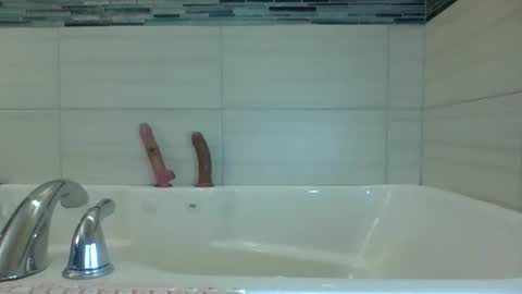 Snapshot of redheadslutwife8803 chatting on 8, 1, 2026 Lenae Redd online show from 8, 1, 2026