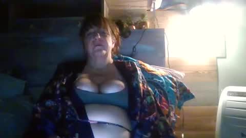 Snapshot of redrooster7 chatting on 10, 9, 2025 blueyzdadzgirl online show from 10, 9, 2025