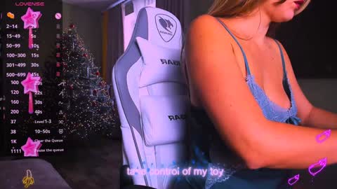 Snapshot of reggiemeow chatting on 17, 12, 2024 reggieMeow online show from 17, 12, 2024