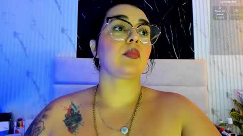 reginavegaa online show from 10, 10, 2025