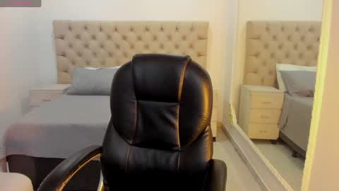 Snapshot of reichelcloe chatting on 5, 1, 2025 Reichel online show from 5, 1, 2025