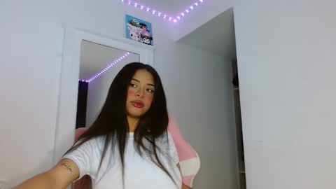 Snapshot of reina_reina chatting on 30, 11, 2025 reina_reina online show from 30, 11, 2025