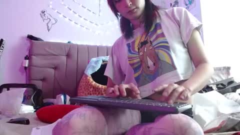 Snapshot of reiv_femboy chatting on 5, 12, 2025 reiv_femboy online show from 5, 12, 2025