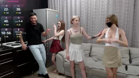 Renae Tom online show from 11, 11, 2025