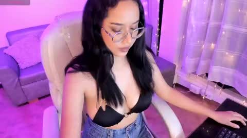 renaxi_smith online show from 12, 1, 2025