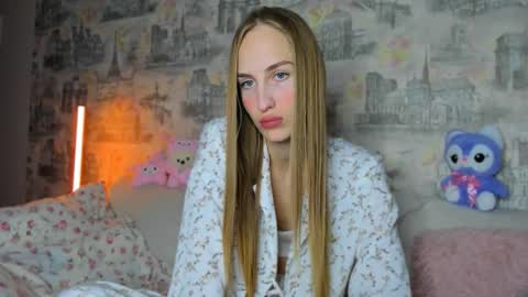 Snapshot of renewalri chatting on 19, 10, 2025 Rina online show from 19, 10, 2025