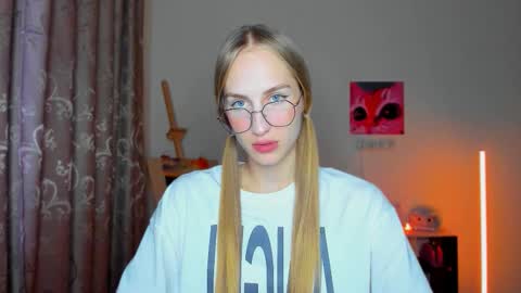 Snapshot of renewalri chatting on 20, 10, 2025 Rina online show from 20, 10, 2025