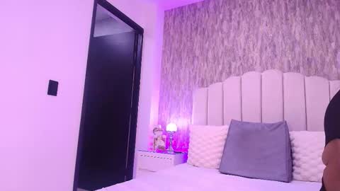 Snapshot of reven_lilith chatting on 25, 11, 2025 REVEN online show from 25, 11, 2025