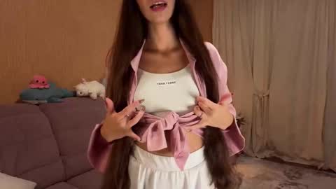 Snapshot of revi_art chatting on 12, 10, 2025 Revi online show from 12, 10, 2025