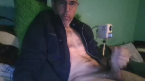 reyes_albert2006 online show from 4, 2, 2025