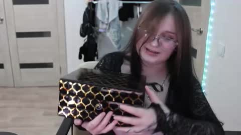 reyreyclub online show from 2, 2, 2026